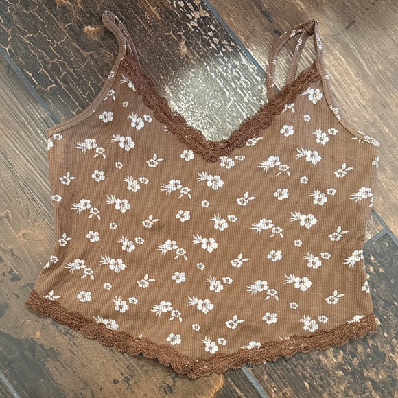 Hollister Tops - Hollister Brown Floral Cami with Lace Trim size medium